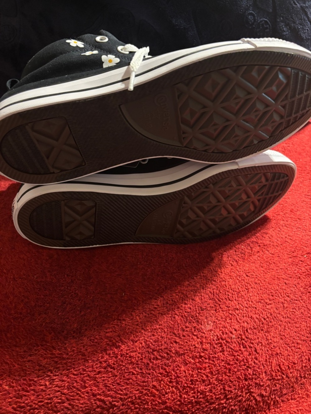 Converse Women’s Black Daisy Chuck Taylor All Star Mid Sneakers. Size 11 NWT - Picture 6 of 9